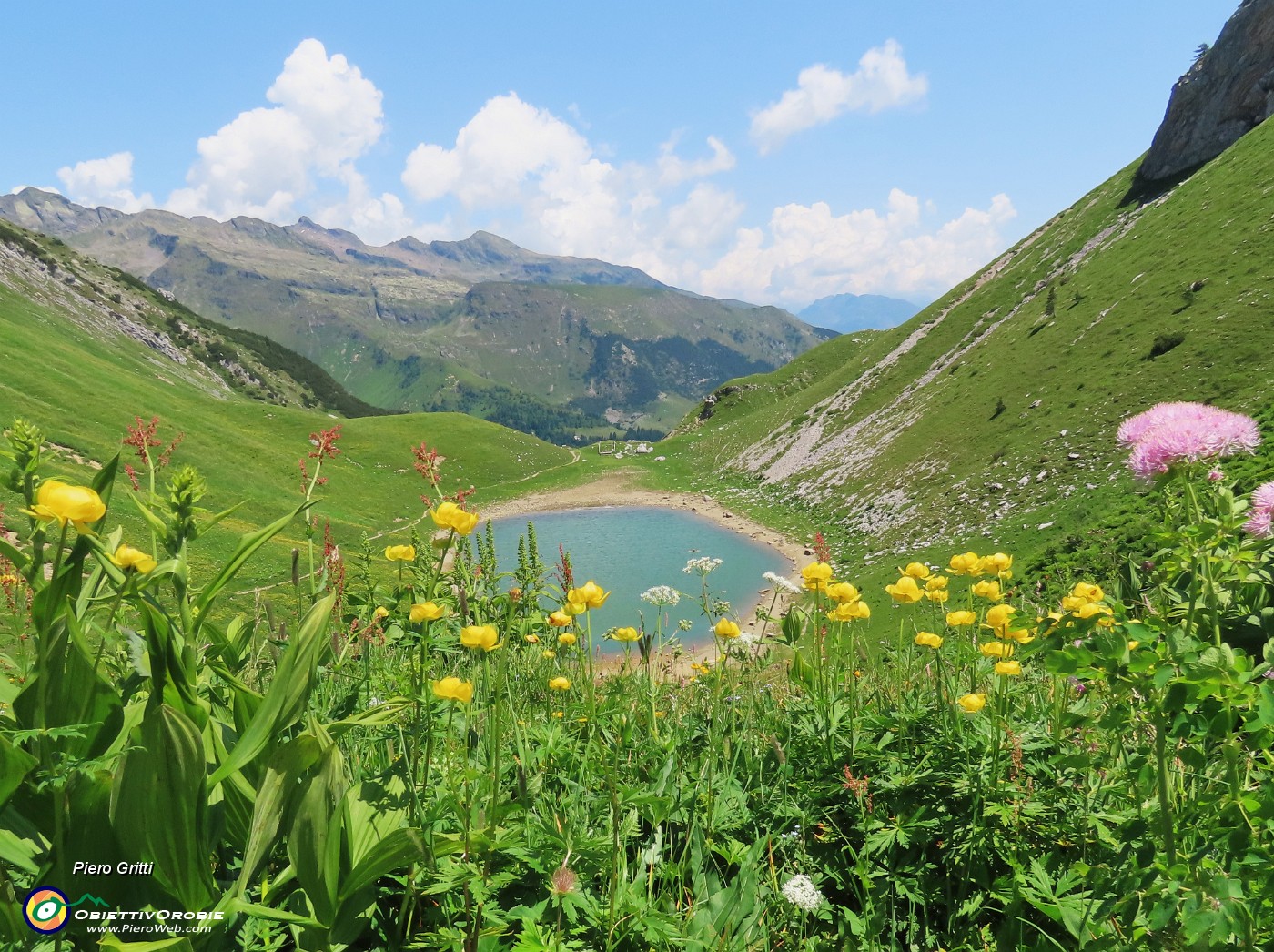 61 Bello il Lago Branchino con vista sulle montagne della Val Canale.JPG